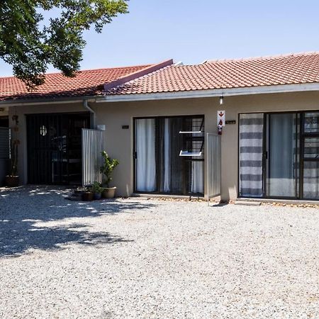 Mykhaya-Your Home Away From Home Kempton Park Eksteriør billede