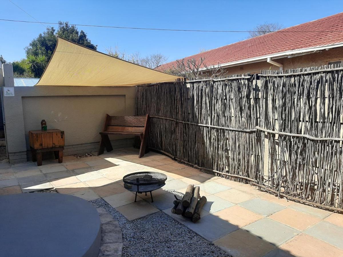 Mykhaya-Your Home Away From Home Kempton Park Eksteriør billede