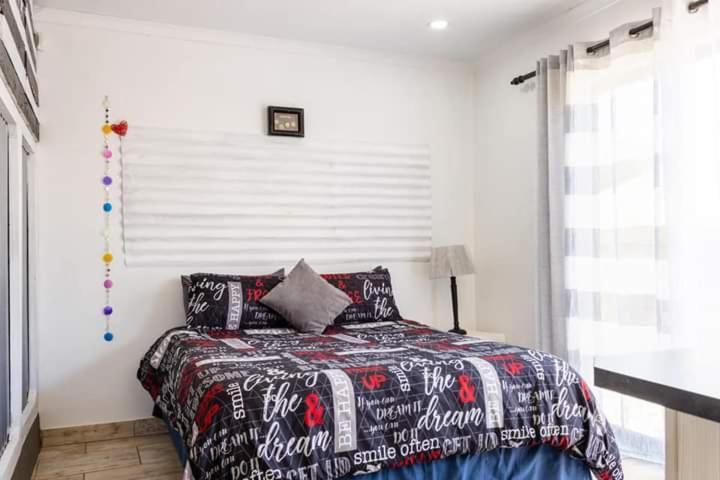Mykhaya-Your Home Away From Home Kempton Park Eksteriør billede