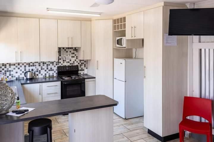 Mykhaya-Your Home Away From Home Kempton Park Eksteriør billede