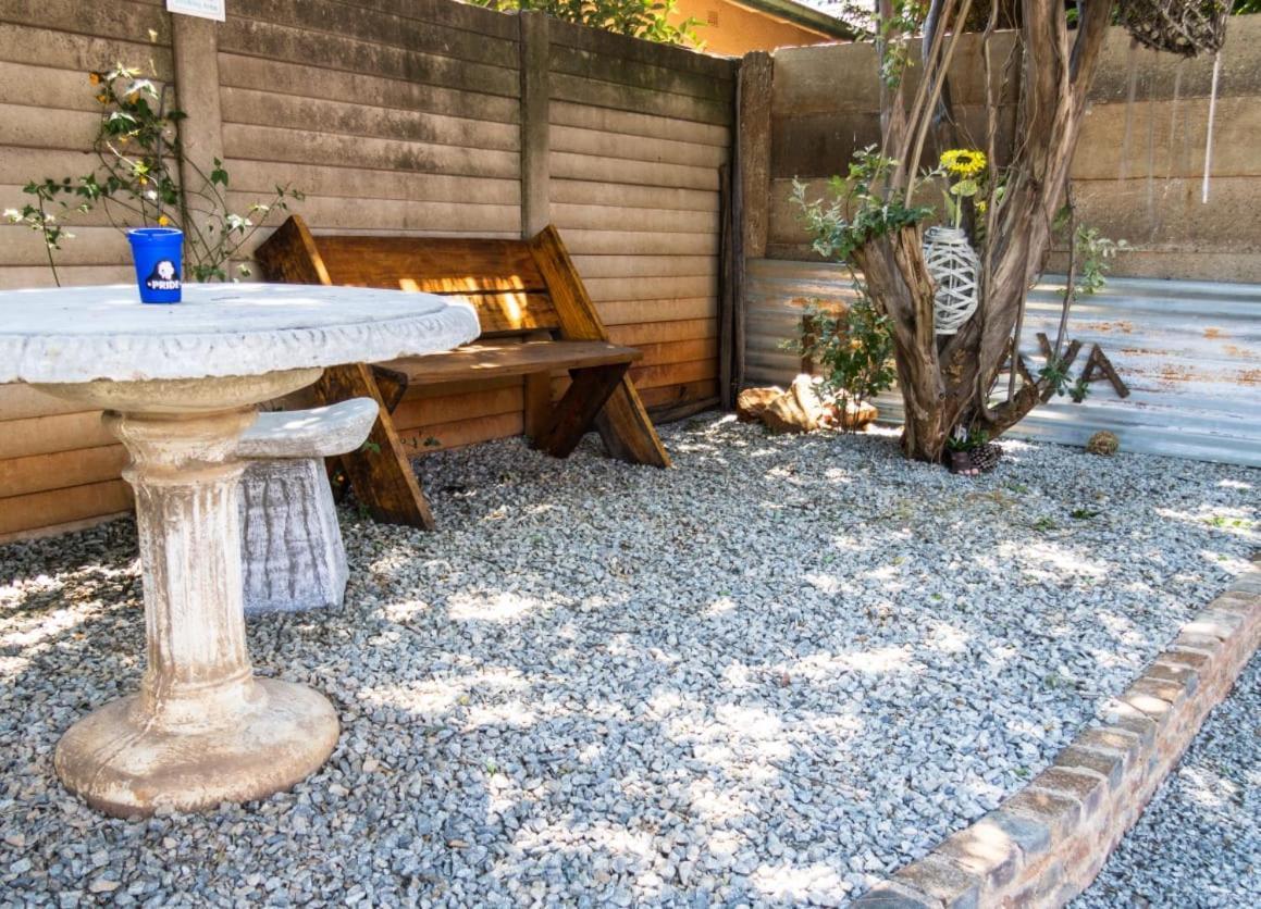 Mykhaya-Your Home Away From Home Kempton Park Eksteriør billede
