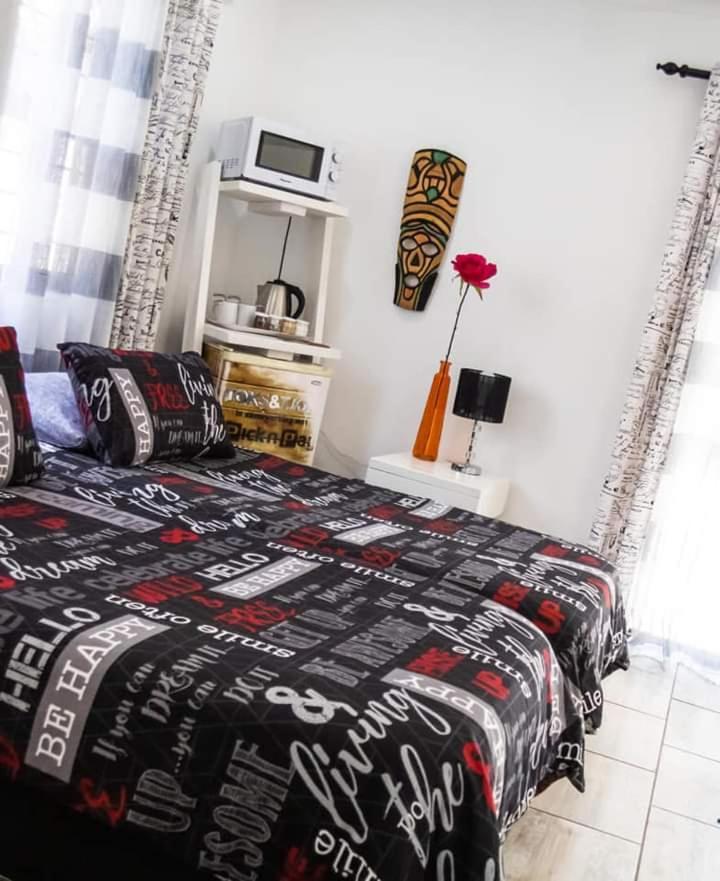 Mykhaya-Your Home Away From Home Kempton Park Eksteriør billede